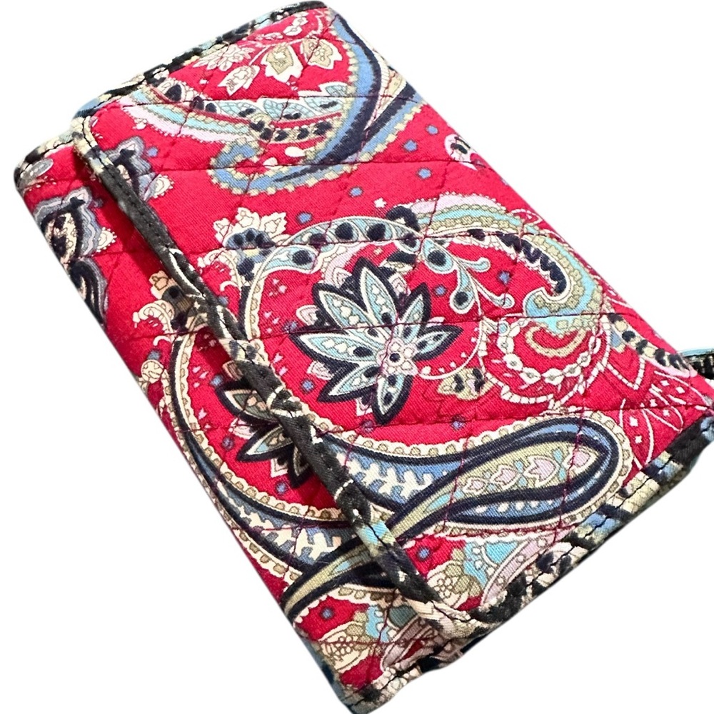Lily Waters Paisley Tri-Fold Wallet
EUC
